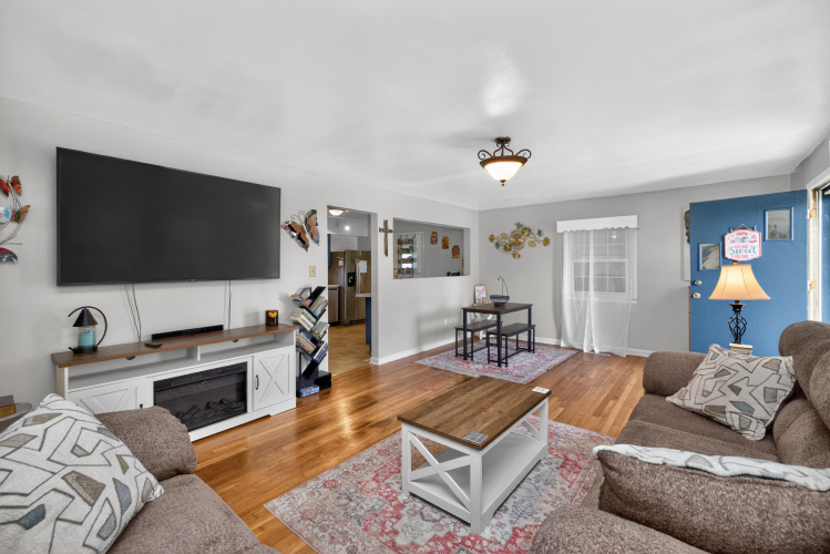 Listing Image 6