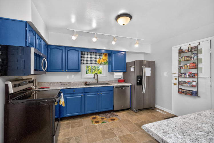 Listing Image 9