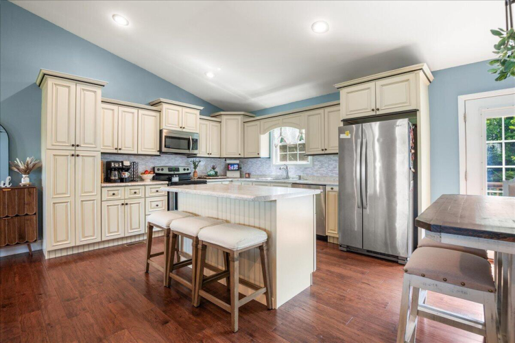 Listing Image 13