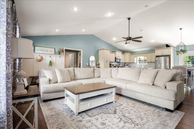 Listing Image 10