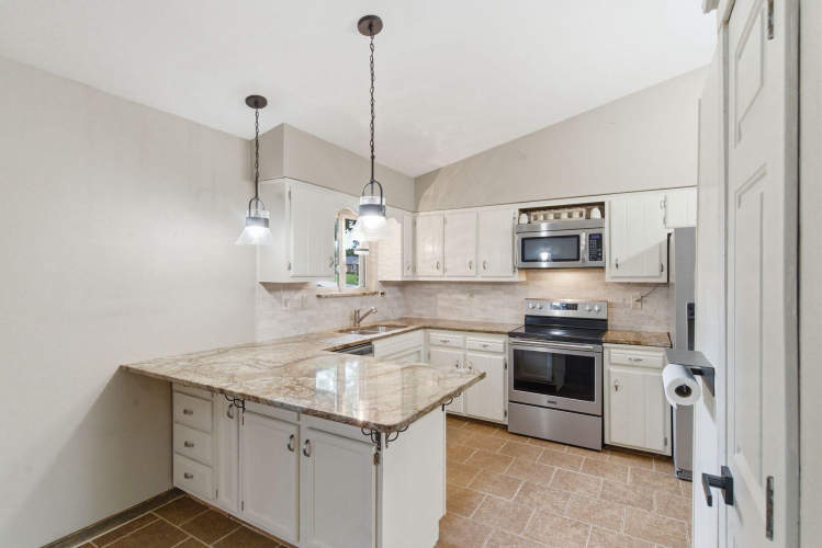 Listing Image 17