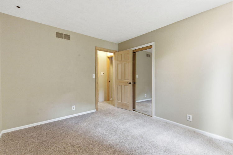 Listing Image 24