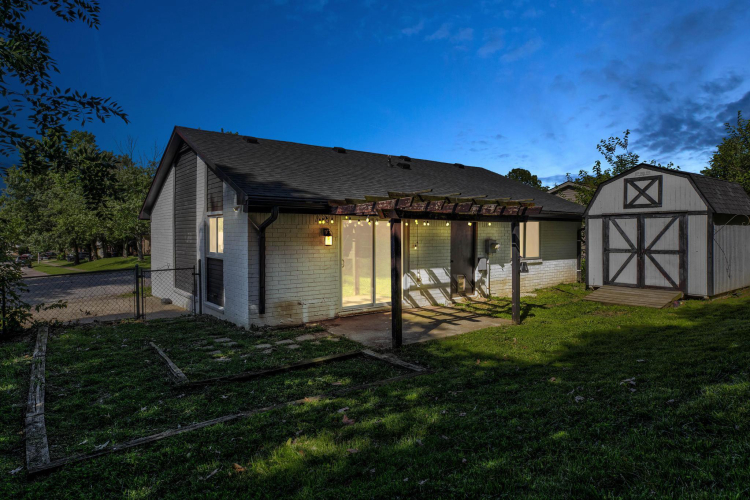 Listing Image 19