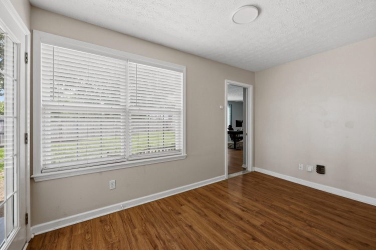 Listing Image 24