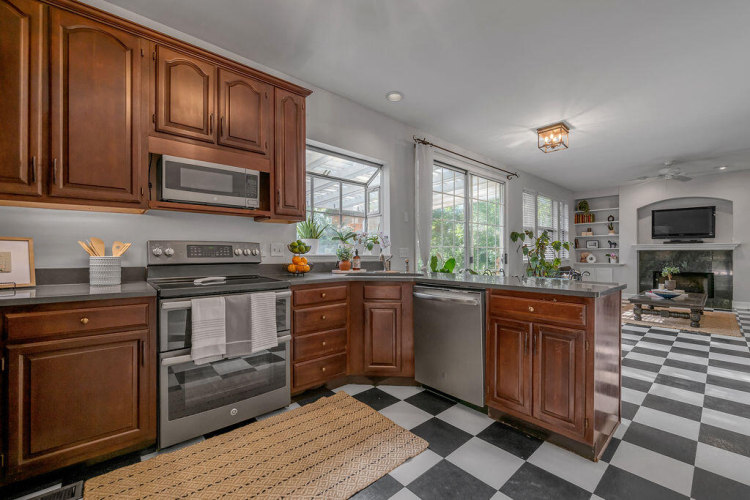 Listing Image 11