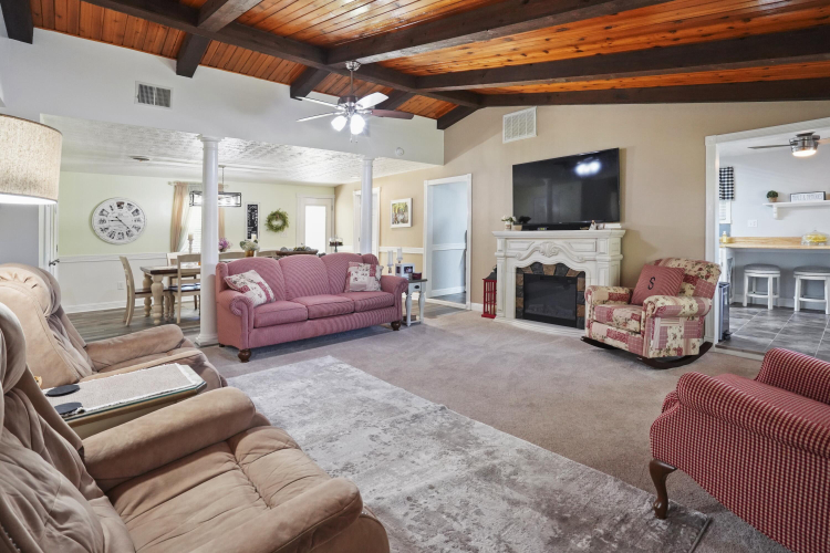 Listing Image 7
