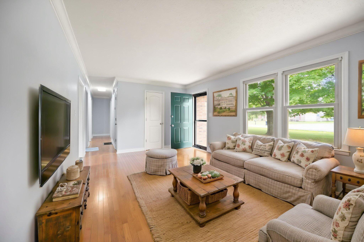 Listing Image 4