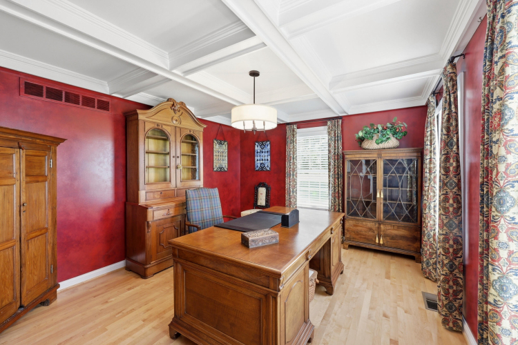 Listing Image 11