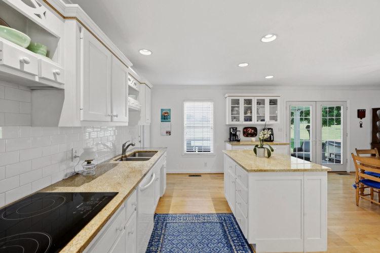 Listing Image 15