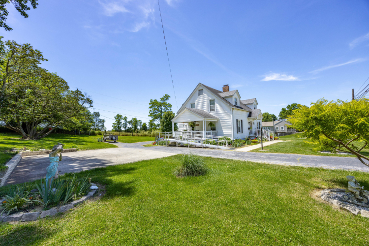 Listing Image 4