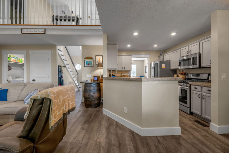 Listing Image 10