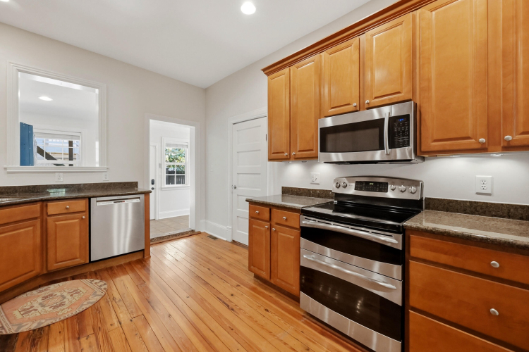 Listing Image 19