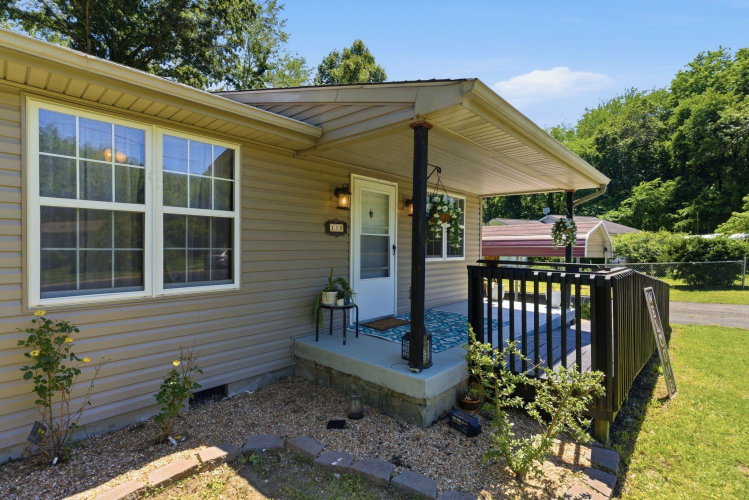 Listing Image 4