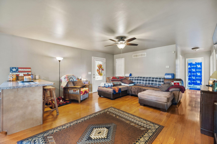 Listing Image 14