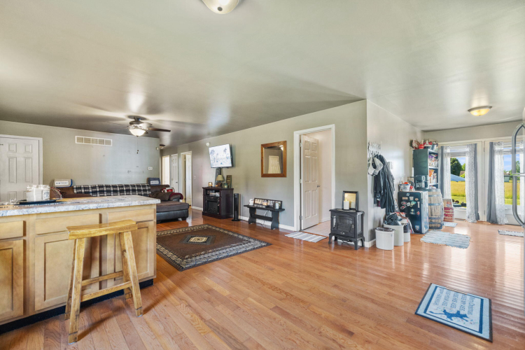 Listing Image 22