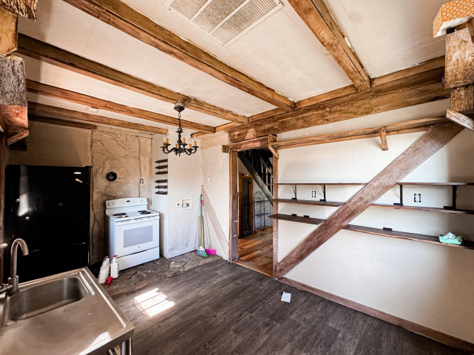 Listing Image 6