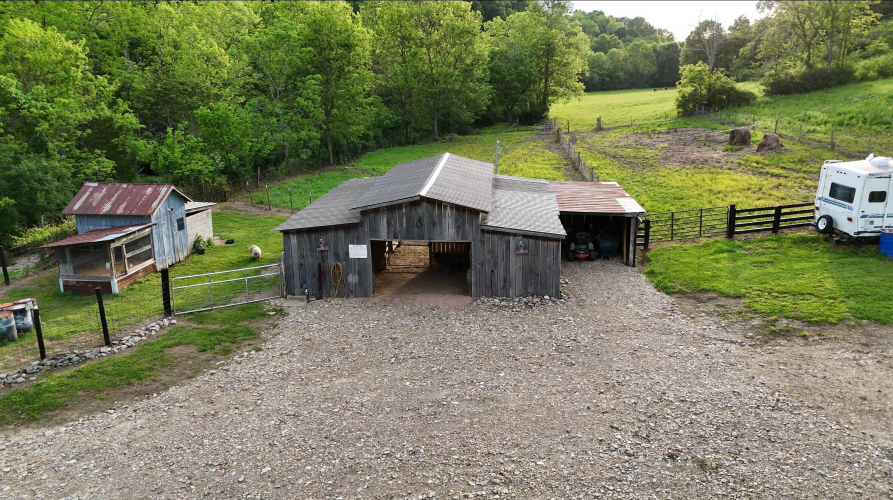 Listing Image 4
