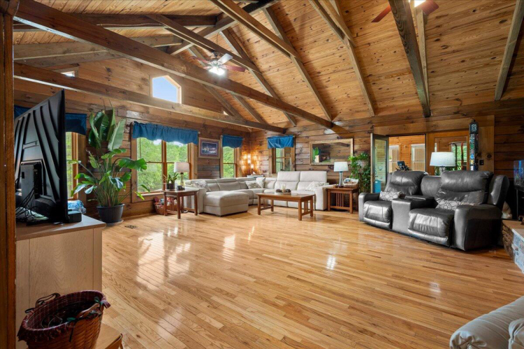 Listing Image 11