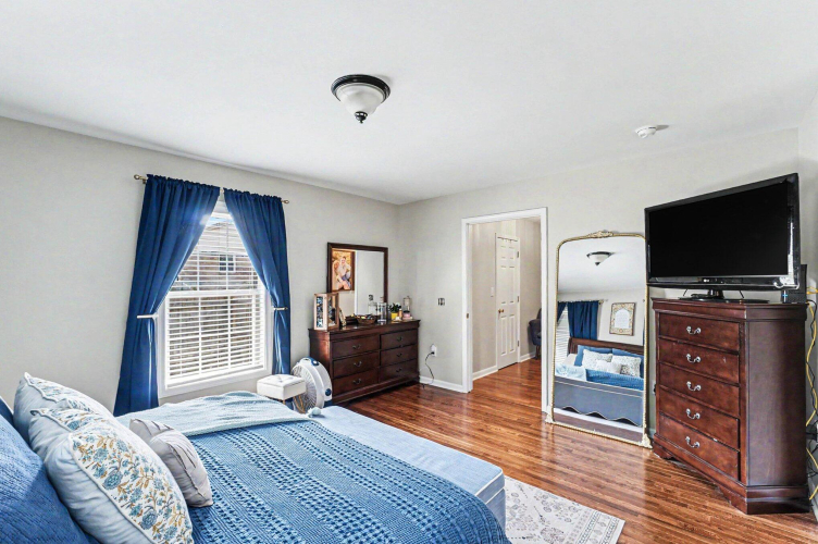 Listing Image 14