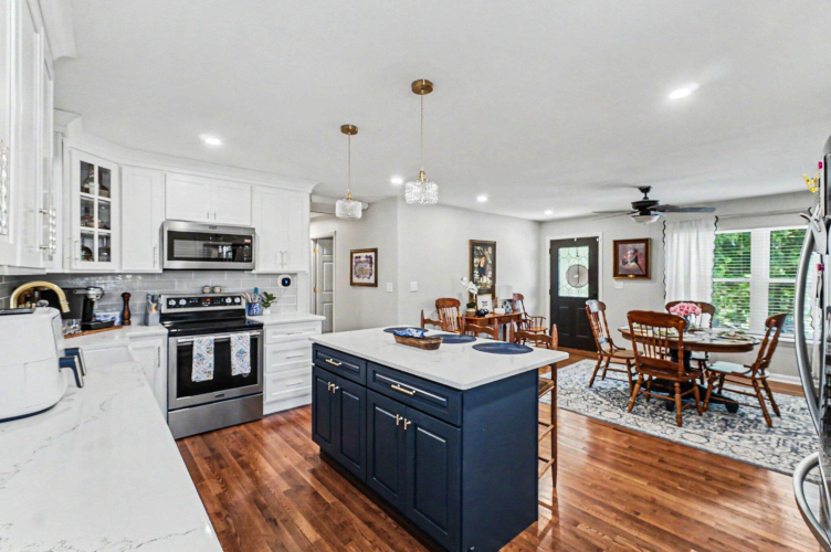 Listing Image 6