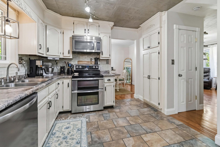 Listing Image 13