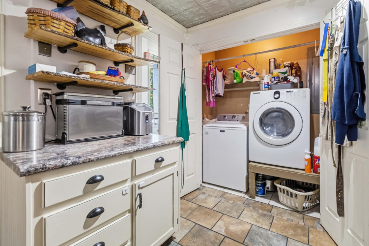 Listing Image 16