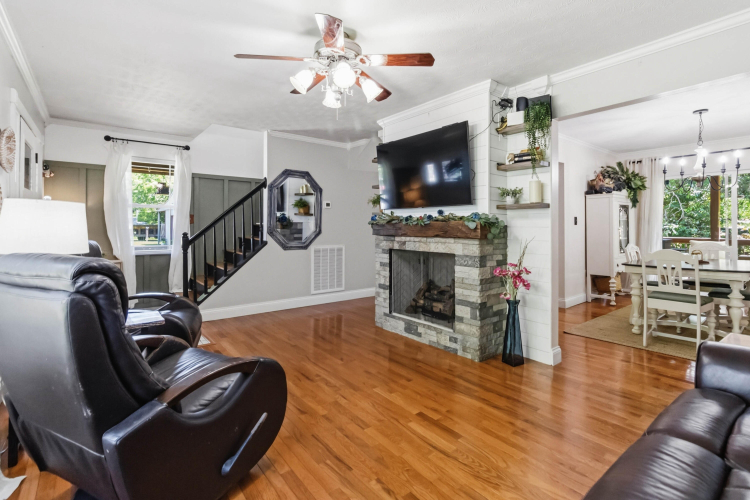 Listing Image 8