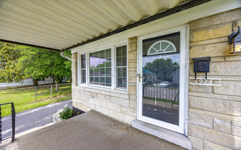 Listing Image 5