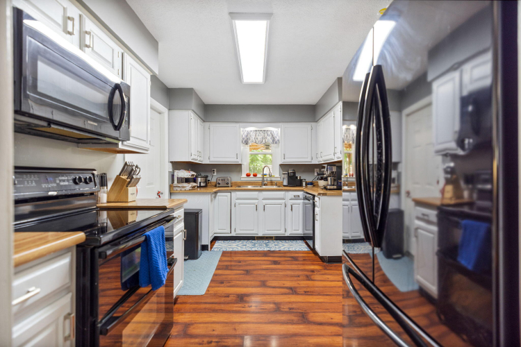 Listing Image 19