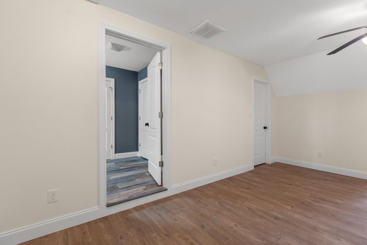 Listing Image 53