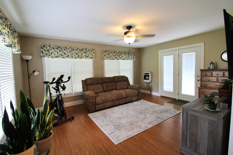 Listing Image 15