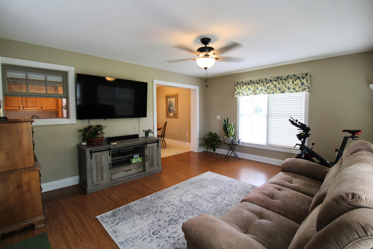 Listing Image 16