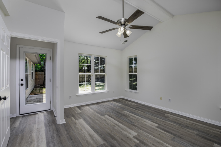 Listing Image 16