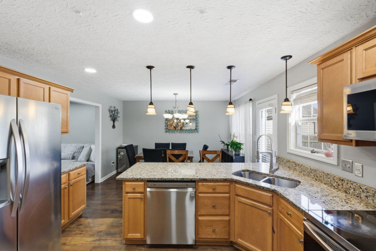 Listing Image 10