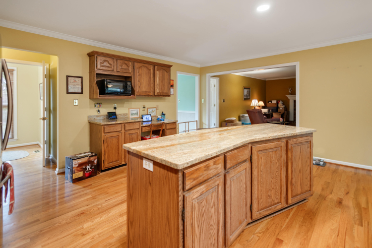 Listing Image 5