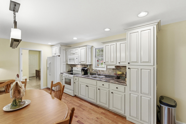 Listing Image 14