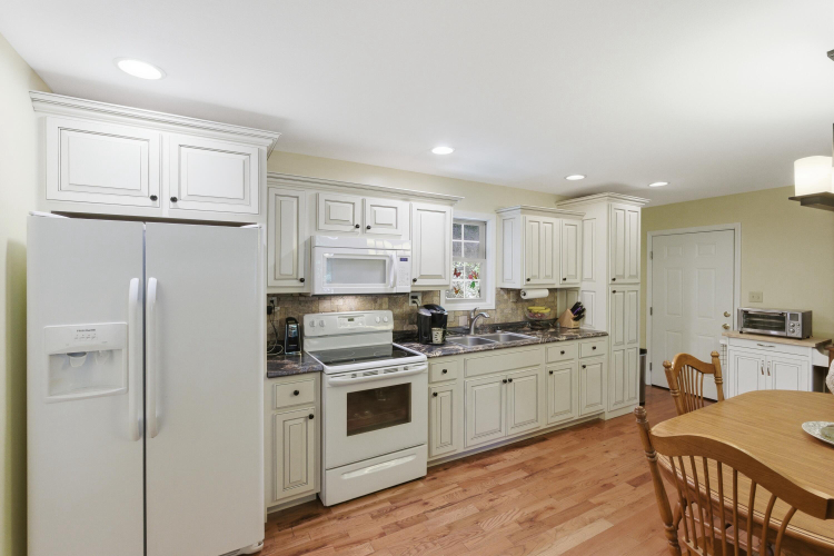 Listing Image 16
