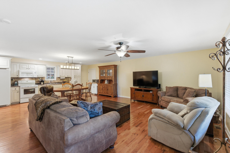 Listing Image 9
