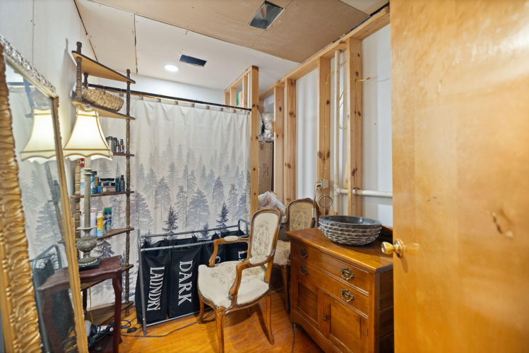 Listing Image 32