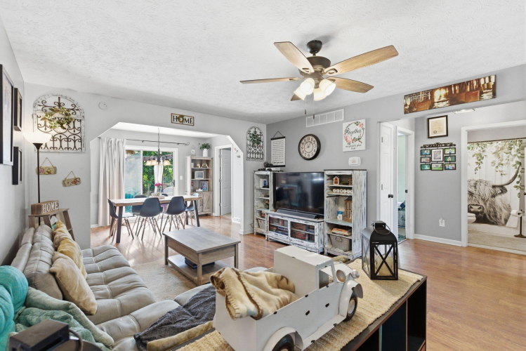 Listing Image 12