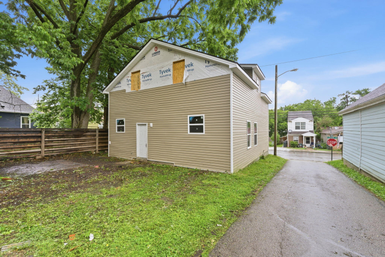 Listing Image 17