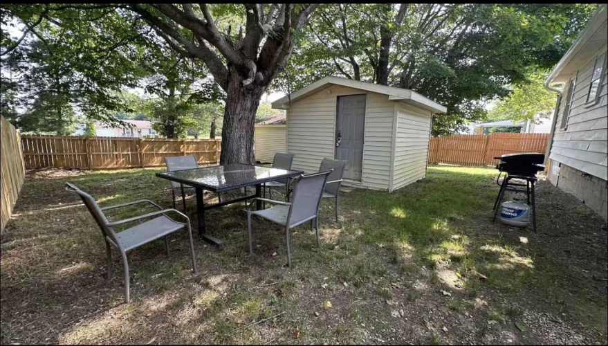 Listing Image 11