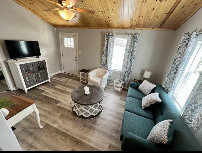 Listing Image 4