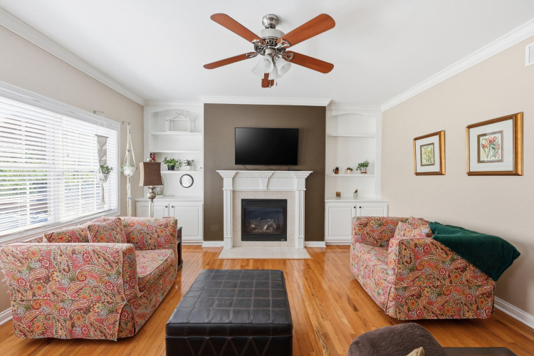 Listing Image 10