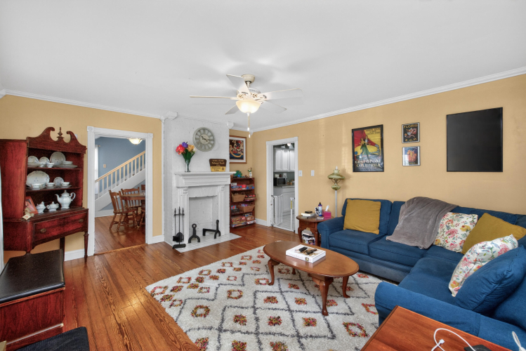 Listing Image 11