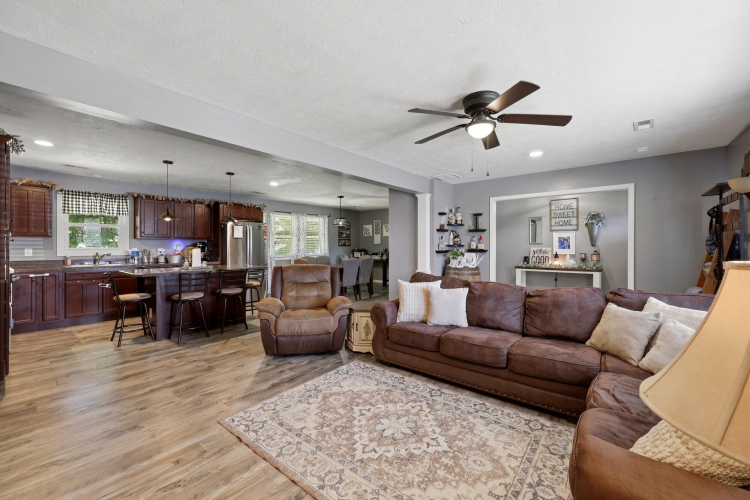 Listing Image 10