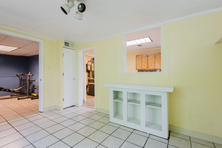 Listing Image 16