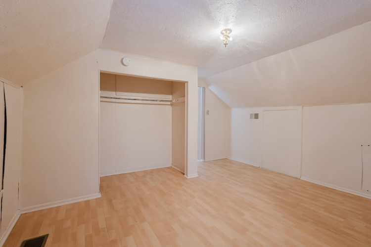 Listing Image 30