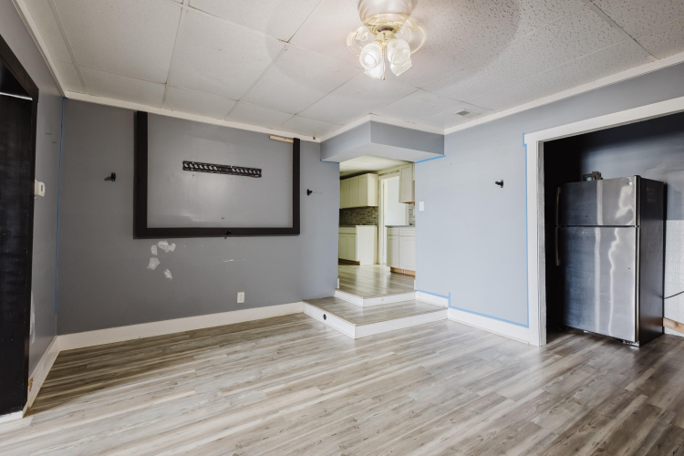 Listing Image 16