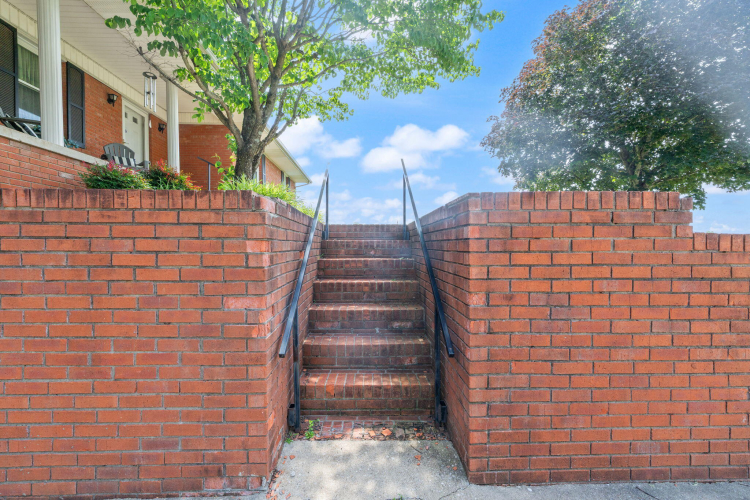 Listing Image 104